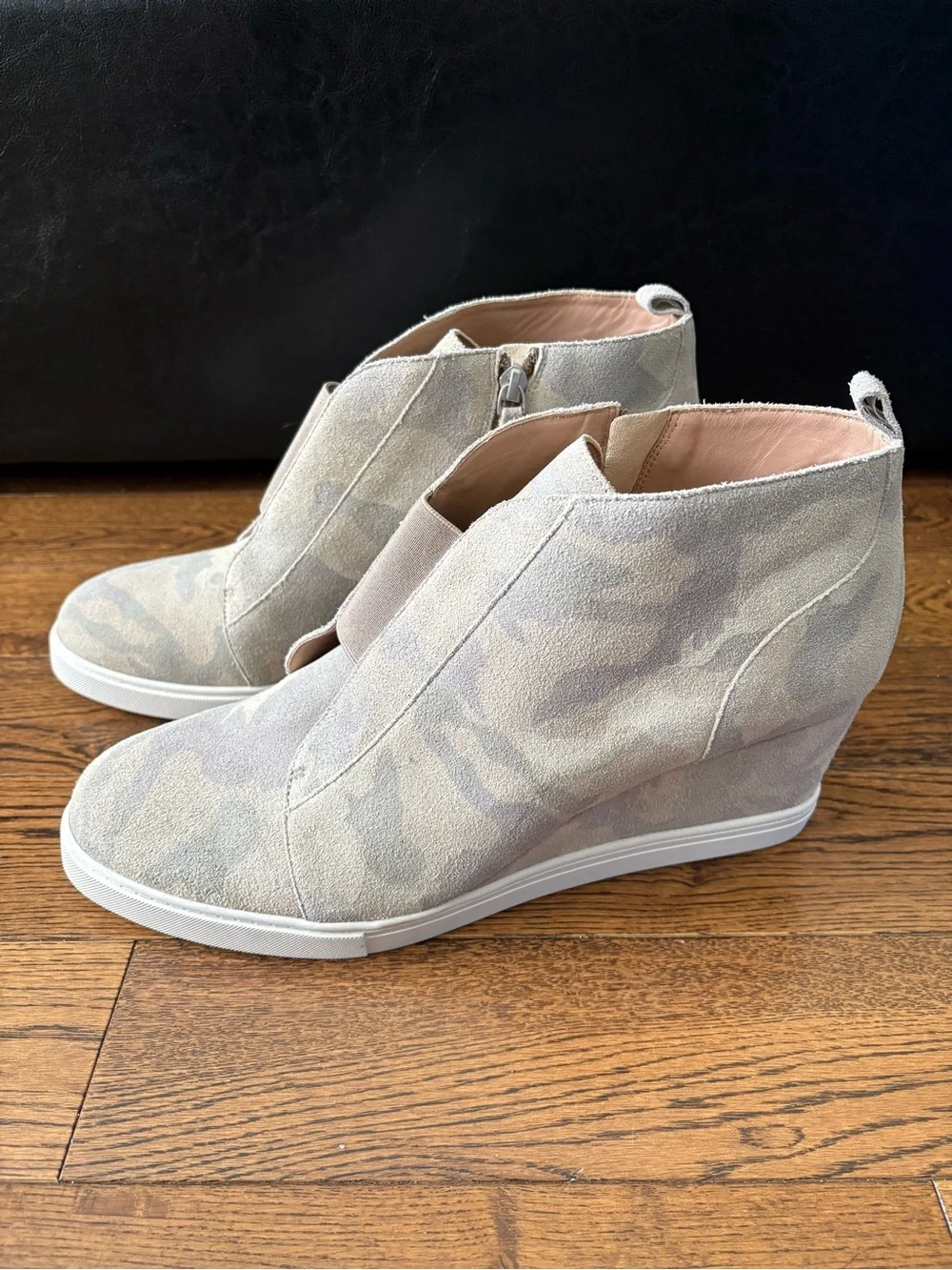Linea Paolo Beige Gray Camouflage Suede Wedge Booties Size 13